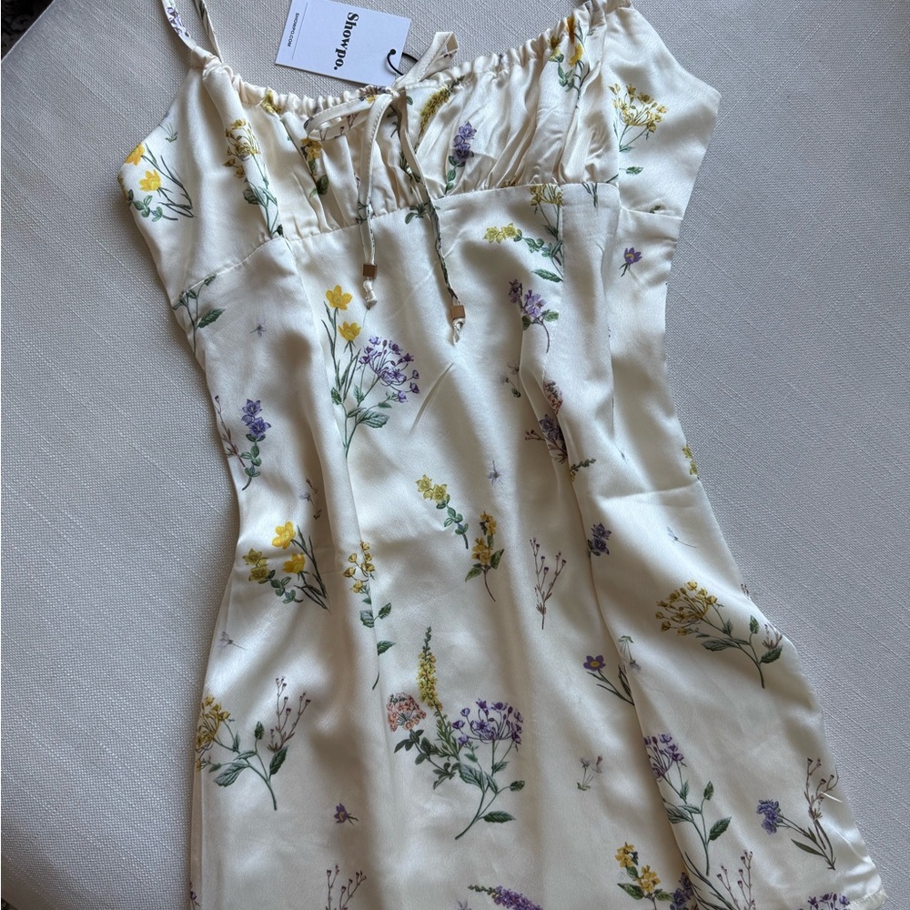 NWT Showpo Cream Floral Dress - Picture 3 of 7